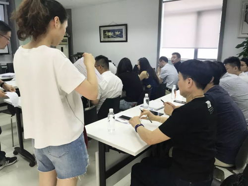 嚴以律己 以商務禮儀深化“心服務”理念——某連鎖品牌店長會議培訓紀實